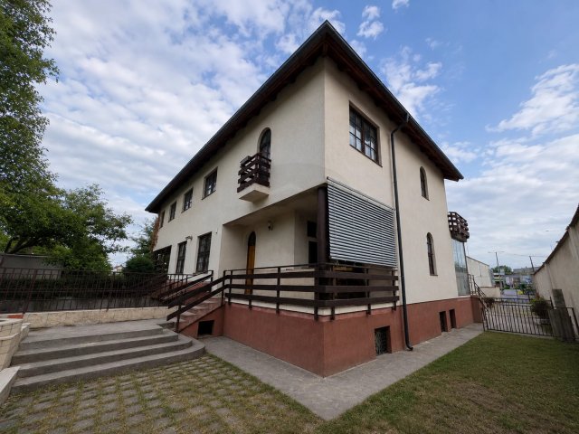 Eladó ikerház, Budapesten, III. kerületben 280 M Ft, 3 szobás