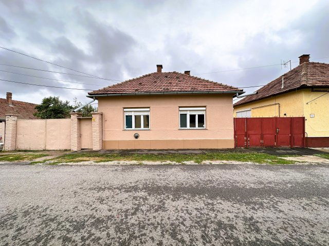 Eladó családi ház, Sarkadon 12.5 M Ft, 3 szobás