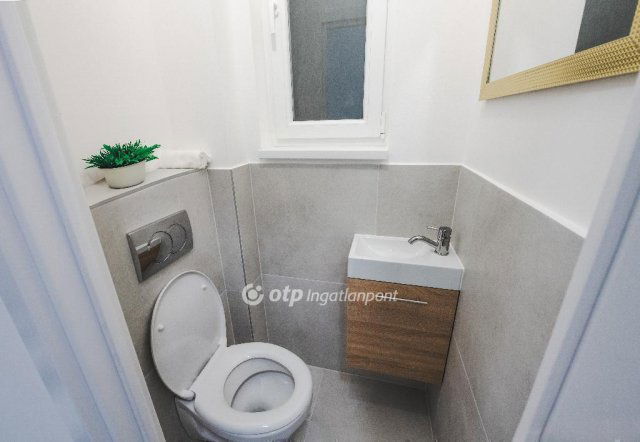Eladó téglalakás, Budapesten, VI. kerületben 135 M Ft, 3 szobás