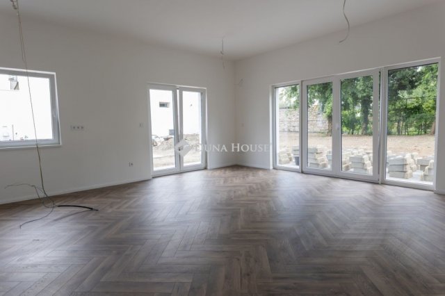Eladó téglalakás, Budapesten, XV. kerületben 185.25 M Ft