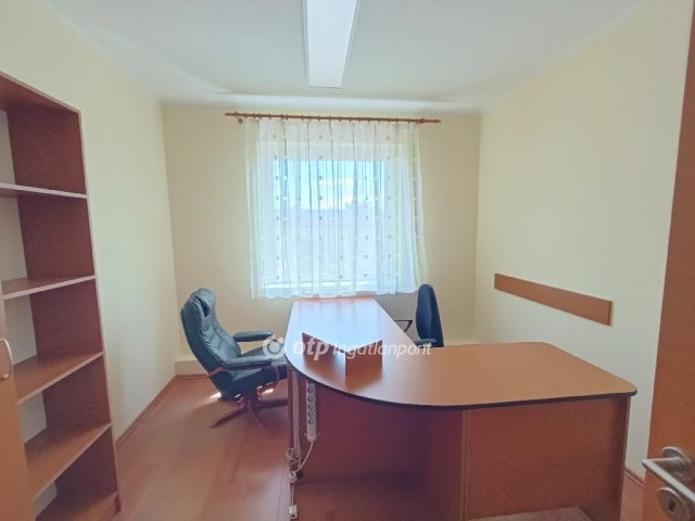 Eladó ipari ingatlan, Pakson 550 M Ft / költözzbe.hu