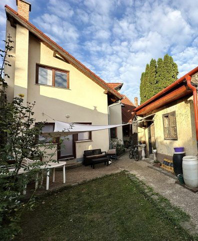 Eladó családi ház, Vácon 114.9 M Ft, 5 szobás
