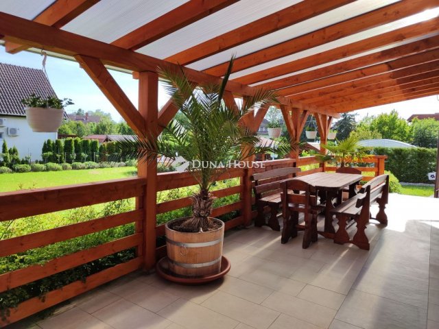 Eladó családi ház, Gyenesdiáson 250 M Ft, 9 szobás