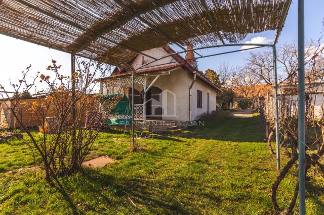 Eladó nyaraló, Sólyon 29 M Ft, 2 szobás / költözzbe.hu