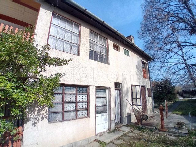 Eladó családi ház, Balatonszárszón 80 M Ft, 11 szobás