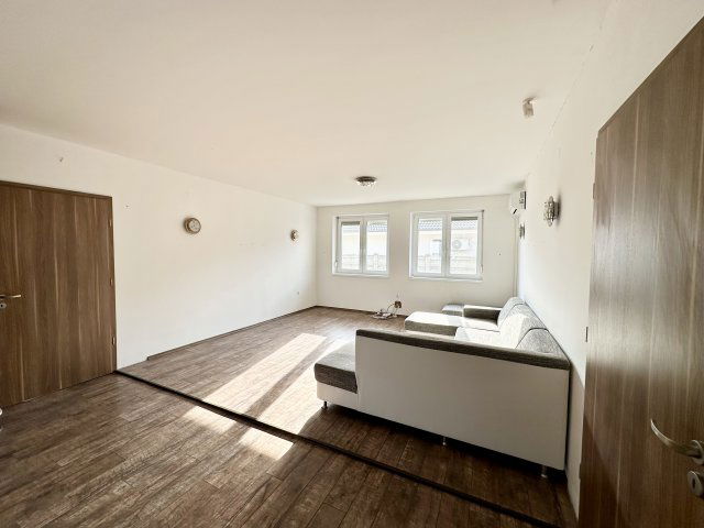 Eladó családi ház, Debrecenben 185 M Ft, 5 szobás