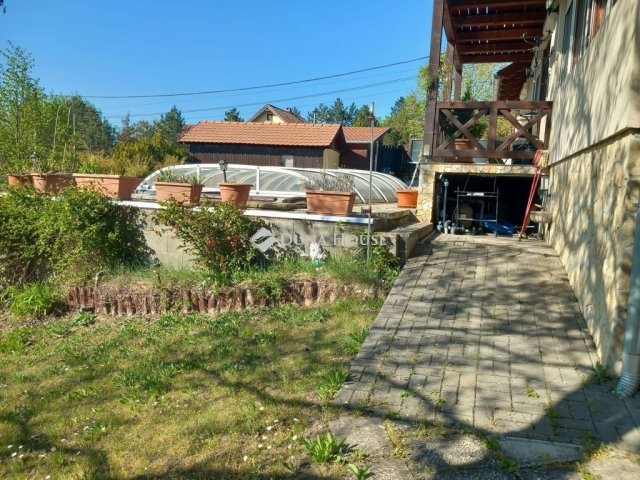 Eladó családi ház, Pócsmegyeren 80 M Ft, 4 szobás