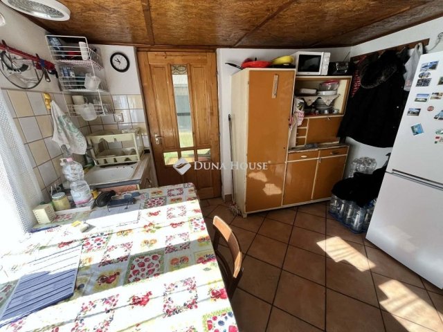 Eladó családi ház, Szakályon 11 M Ft, 3 szobás