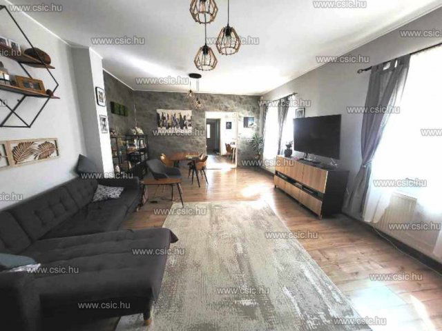 Eladó családi ház, Budapesten, III. kerületben 199.9 M Ft
