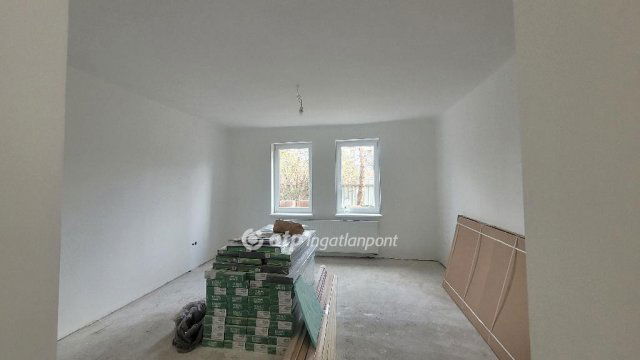 Eladó családi ház, Jászberényben 43.5 M Ft, 2 szobás