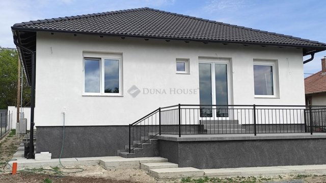 Eladó családi ház, Érden 164.8 M Ft, 4+1 szobás