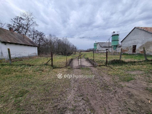 Eladó ipari ingatlan, Mezőfalván 98 M Ft / költözzbe.hu
