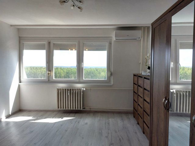Kiadó panellakás, albérlet, Szolnokon 130 E Ft / hó, 1+1 szobás