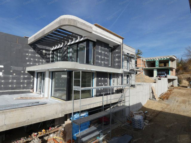 Eladó ikerház, Budapesten, III. kerületben 294.9 M Ft, 5 szobás