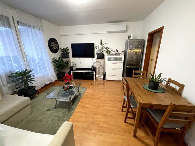 Eladó téglalakás, Veszprémben 65 M Ft, 2 szobás