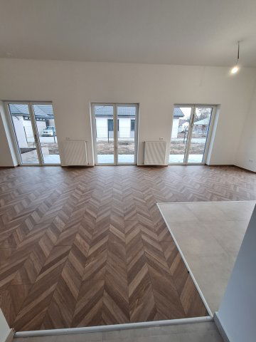 Eladó ikerház, Szadán 115 M Ft, 4 szobás / költözzbe.hu