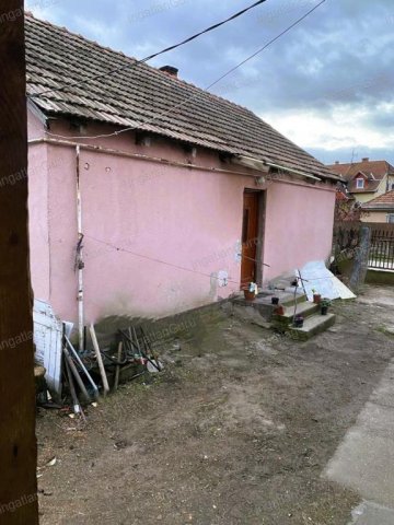 Eladó családi ház, Kecskeméten 36.5 M Ft, 6 szobás