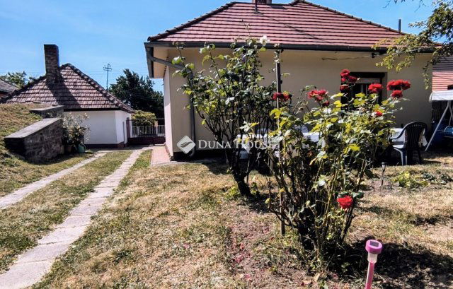 Eladó családi ház, Balatonalmádiban 85 M Ft, 2 szobás