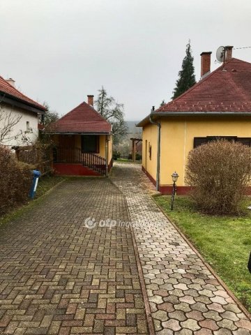 Eladó családi ház, Eplényen 99.99 M Ft, 4+2 szobás