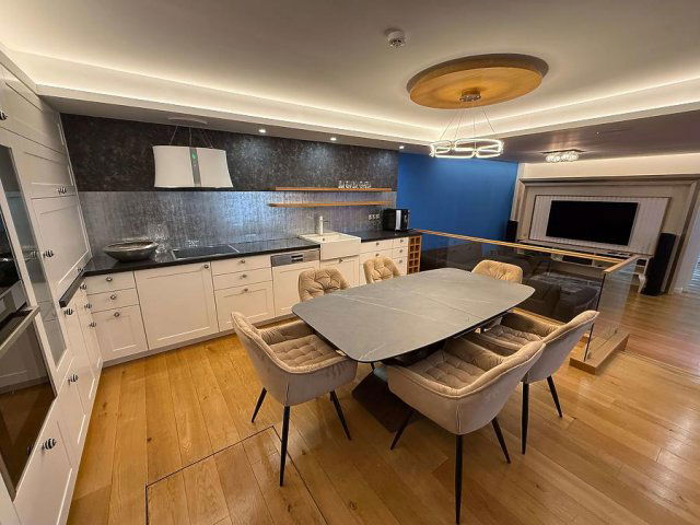 Eladó családi ház, Szentendrén 380 M Ft, 5 szobás