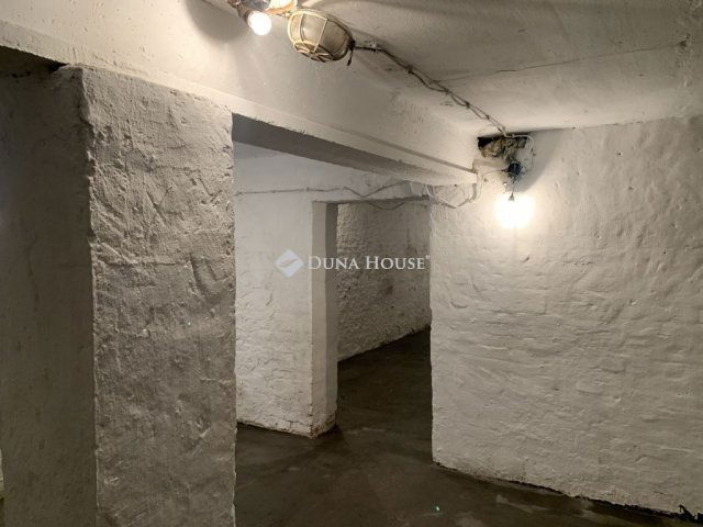 Eladó ipari ingatlan, Budapesten, IX. kerületben 12.3 M Ft
