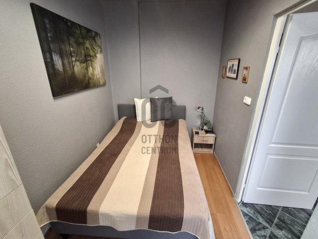 Eladó téglalakás, Cegléden 41.9 M Ft, 3 szobás