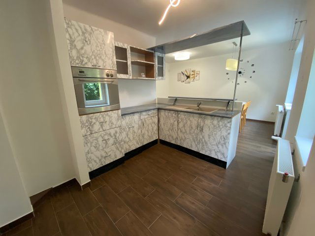 Eladó téglalakás, Komlón 33.9 M Ft, 1+1 szobás