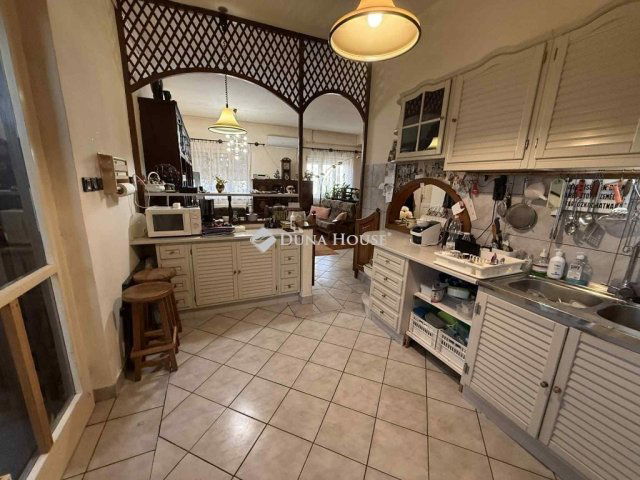 Eladó családi ház, Dunakeszin 200 M Ft, 6 szobás