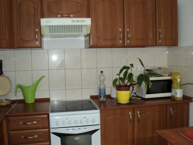 Kiadó téglalakás, albérlet, Pécsett, Jókai utcában, 3 szobás