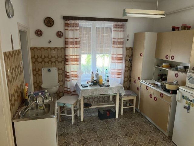 Eladó családi ház, Székesfehérvárott 65 M Ft, 3 szobás