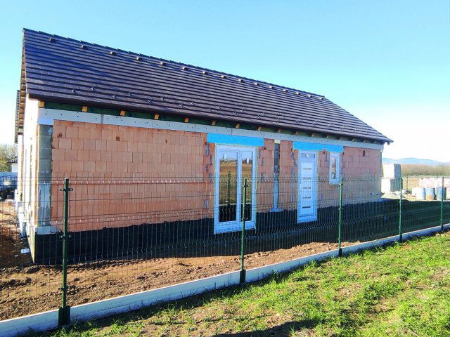 Eladó ikerház, Csörögön 94.9 M Ft, 4 szobás