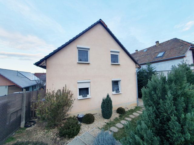 Eladó családi ház, Pécelen 97.9 M Ft, 6 szobás