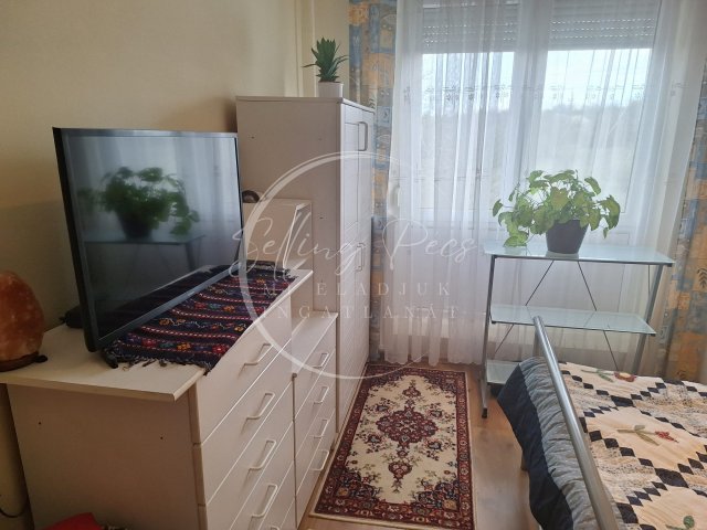 Eladó panellakás, Pécsett 47.5 M Ft, 2+1 szobás