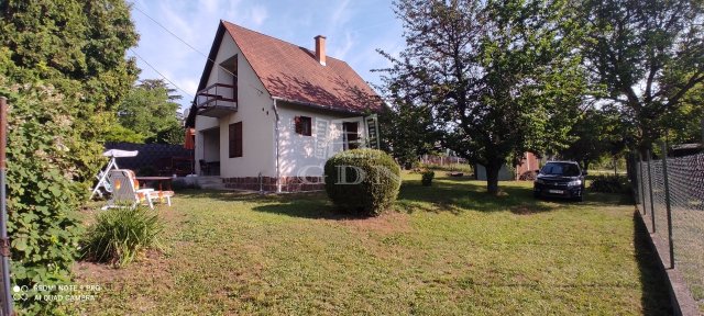 Eladó nyaraló, Balatonkenesén 56.99 M Ft, 2+2 szobás