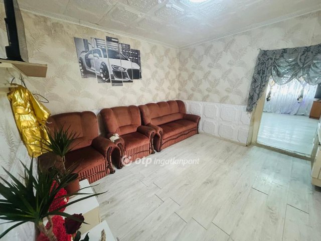 Eladó családi ház, Bujon 10 M Ft, 2 szobás
