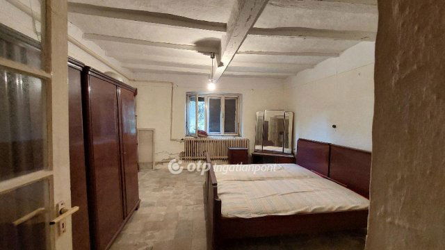 Eladó családi ház, Kisújszálláson 6 M Ft, 2 szobás