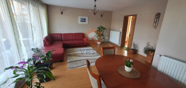 Kiadó téglalakás, albérlet, Pécsett, Nagy Imre úton, 3 szobás