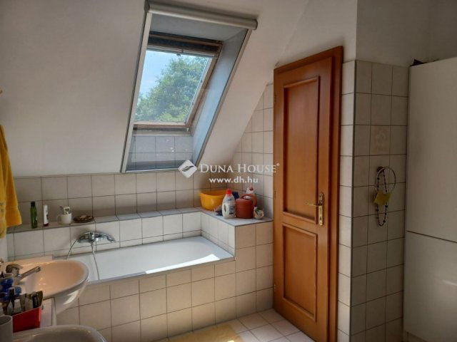 Eladó családi ház, Szentendrén 185 M Ft, 6 szobás