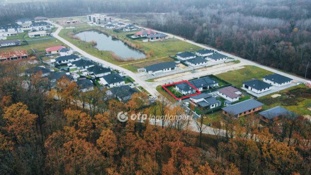 Eladó téglalakás, Sárváron 88.9 M Ft, 3 szobás