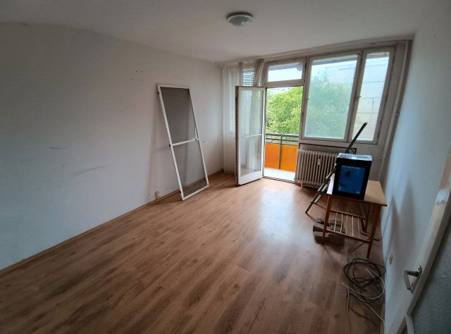 Eladó panellakás, Debrecenben 56.5 M Ft, 3 szobás