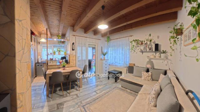 Eladó ikerház, Egerben 54.9 M Ft, 3 szobás / költözzbe.hu