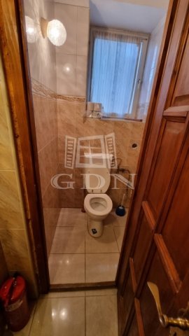 Eladó üzlethelyiség, Székesfehérvárott 64 M Ft