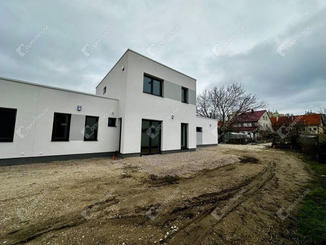 Eladó ikerház, Székesfehérvárott 149.9 M Ft, 4 szobás