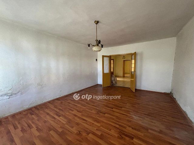 Eladó családi ház, Bakonyságon 21.9 M Ft, 2 szobás