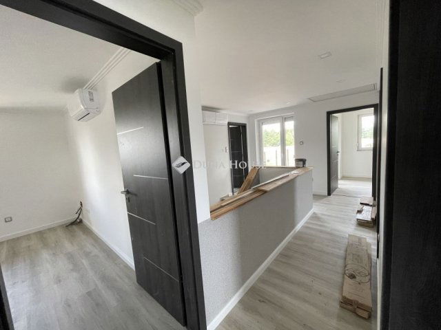 Eladó ikerház, Vecsésen 145 M Ft, 5 szobás