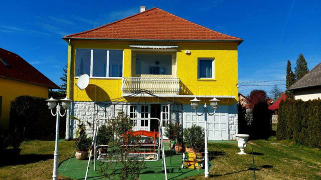 Eladó családi ház, Balatonmáriafürdőn 98 M Ft, 5+1 szobás