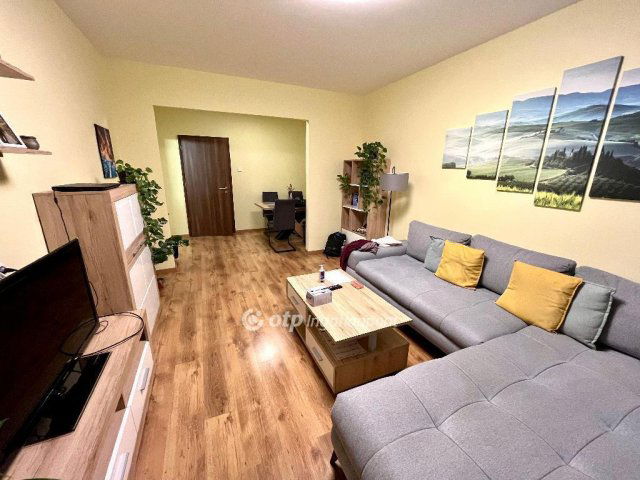 Eladó panellakás, Mosonmagyaróváron 47.9 M Ft, 2 szobás