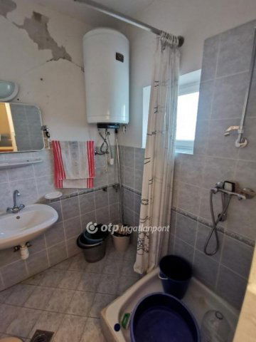 Eladó nyaraló, Cegléden 30 M Ft, 1 szobás / költözzbe.hu