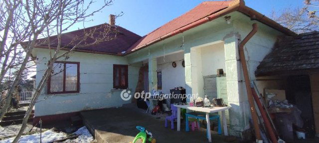 Eladó családi ház, Tápiószecsőn 43.5 M Ft, 2 szobás