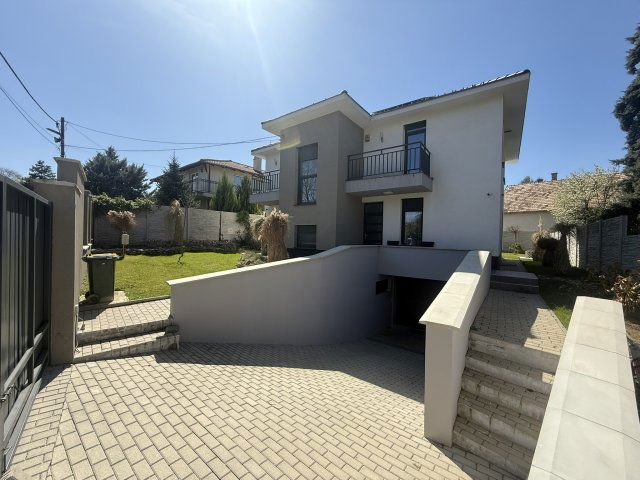 Eladó családi ház, Budaörsön 299 M Ft, 5+1 szobás